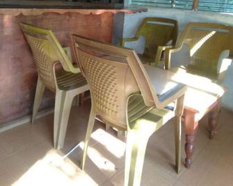 Prudence Guest House - Bondo - Bar