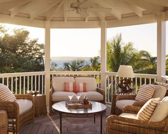 Eleven Bahama House - Dunmore Town - Balcon