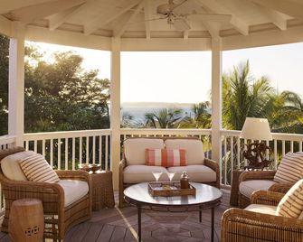 إليفن باهاما هاوس - Dunmore Town - شرفة