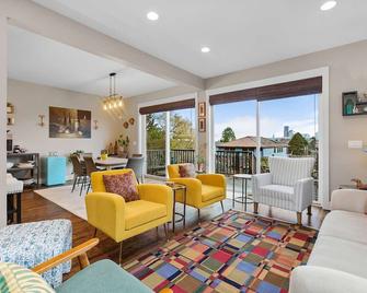 Madrona Bliss A Modern Escape - Seattle - Living room