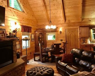 Peace & Tranquility, Mtn.Cabin By A Stream,we Are Available To Rent Post Storm! - Roan Mountain - Sala de estar