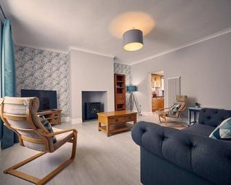 로즐린 - 뉴비긴 바이 더시 - 거실