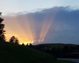 Private Country Cottage in the Black Hills - Keystone - Vista esterna