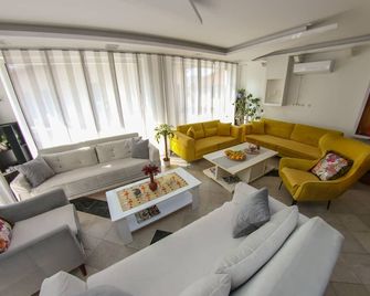 Hotel Hayat - Sarajevo - Living room