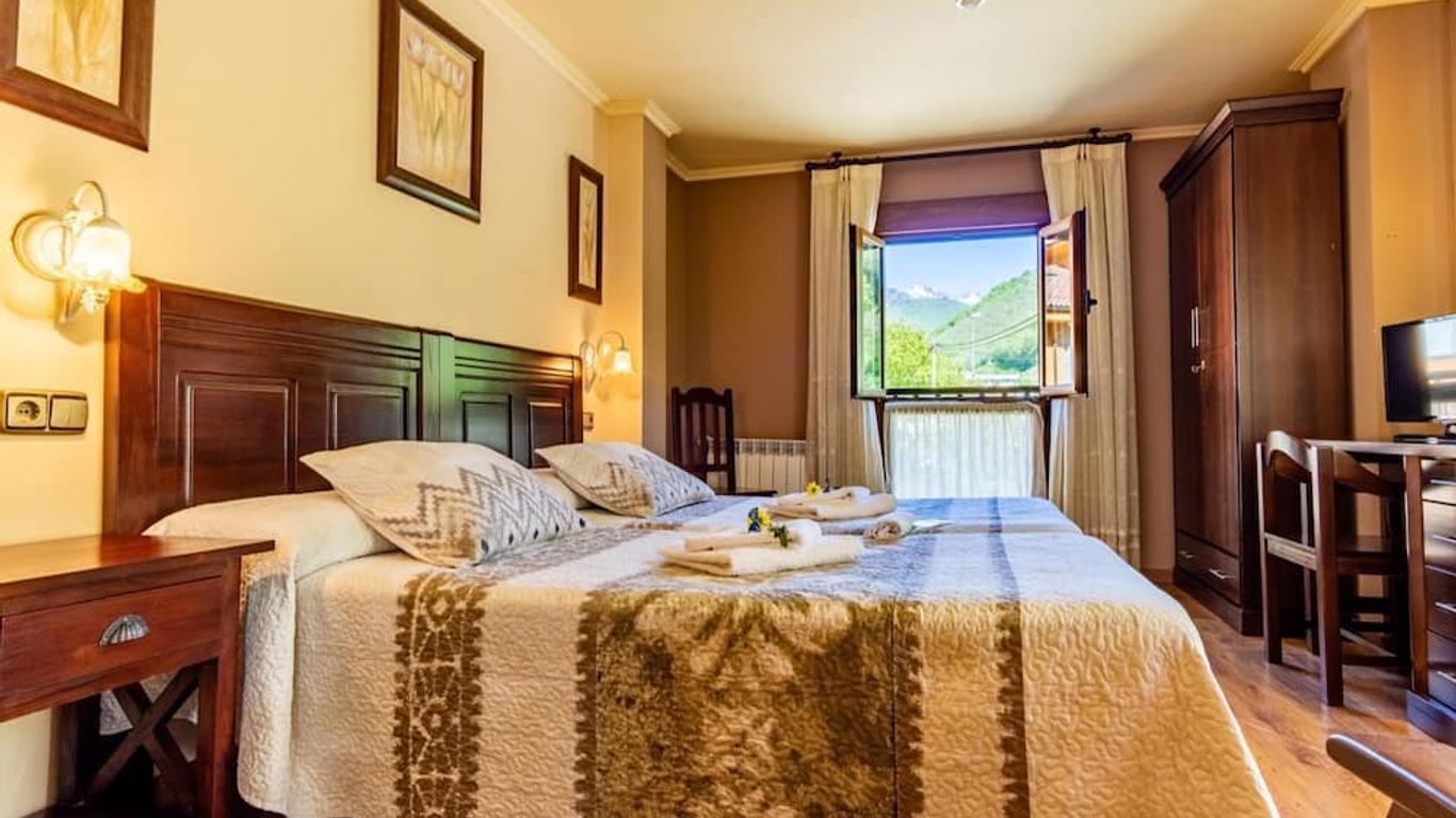 Hotel Peña Pandos