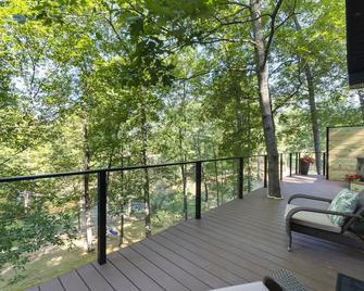 The Twisted Sassafras Treehouse - Cape Girardeau - Balcony