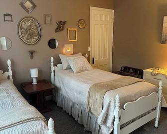 Charming 2-bedroom Home Near Downtown Beloit / Beloit College - Beloit - Schlafzimmer