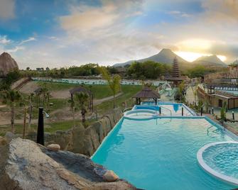 Magic Natura Animal, Waterpark & Polynesian Resort - Benidorm - Pool