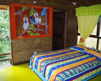 Wood House Hostel - La Fortuna - Phòng ngủ