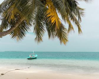 Palm Rest Maldives - Magoodhoo - Playa