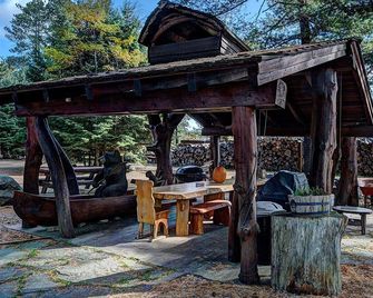 Big Bear Hideaway - Polar Bear Palace log cabin in Boulder Junction - Boulder Junction - Patio