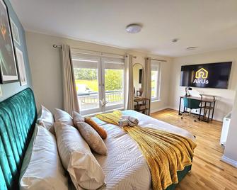 Modern 5 Bedroom Townhouse with Free Parking - Glasgow - Bedroom