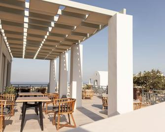 Astro Palace Hotel & Suites - Firá - Parveke