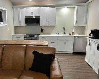 Gem on Prospect - Kingsville - Kitchen