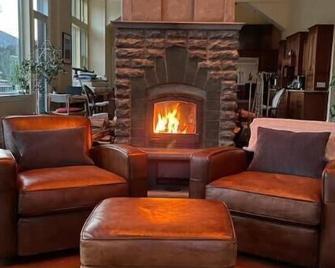 Trinity River Estate - Junction City - Lounge