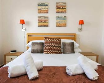 Britannia Harbour View - Parking - by Brighton Holiday Lets - Brighton - Bedroom