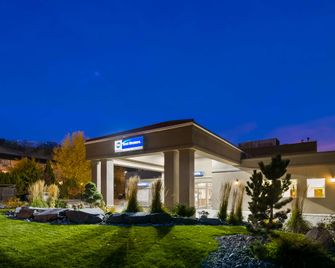 Best Western Mountainview Inn - גולדן - בניין