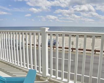 Atlantic Breeze Suites - Hampton Beach - Balkon