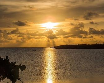 Astoundingly Pure And Blue Ocean View- Quiet And Serene Vacation Spot Awaits You - Staniel Cay - 海灘