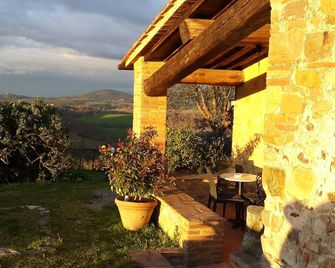 Hilltop Apartment With Great Wiew Between Siena And Volterra - Casole d'Elsa