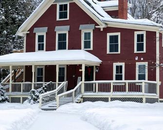 The Aurora Inn & Cottages - Bartlett - Edificio