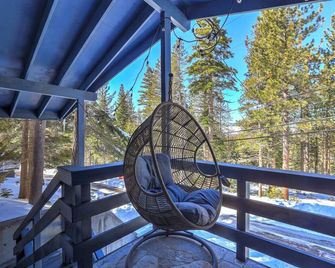 Southern Pines Arcade Games & Foosball for Kids! - Lake Tahoe South - Balcon