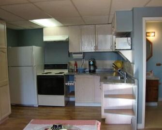 Port Hope Six Bedroom Furnished Home - Ontario, Canada - Port Hope - Kitchen