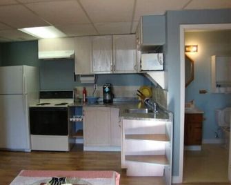 Port Hope Six Bedroom Furnished Home - Ontario, Canada - Port Hope - Küche