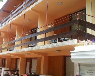 Family Hotel Yulian - Kranevo