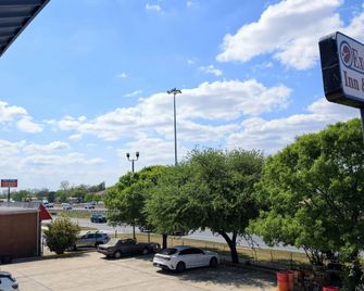 Executive Inn & Suites San Marcos, Tx - San Marcos - Building