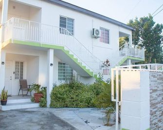 Gorgeous 2-Bed Apt Sleeps 3 in St Johns - St. John's - Building