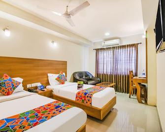 Fabhotel Jansi Deluxe Gandhipuram - Coimbatore - Bedroom