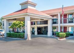 Econo Lodge Inn & Suites - Murfreesboro - Κτίριο