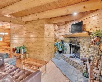 Ridge Views - Private Mountain Top Cabin 2 Bedroom Cabin by Heavenly Views Resort - Gatlinburg