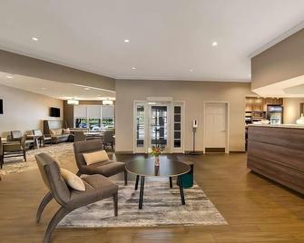 Frelinghuysen Arboretum and Gardens! Pets Allowed, Swimming Pool, Free Breakfast - Parsippany - Recepción