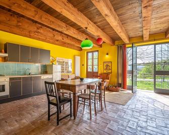 Holiday Home La Rovere by Interhome - Cossano Belbo - Comedor