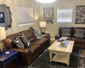 The Lawrence / Near Medical Dist. /Purple Mattress - Amarillo - Living room