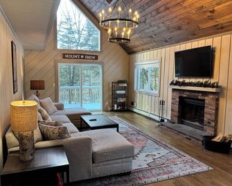 NEW Private Chalet - 4 mins to Mt Snow - Dover - Salon