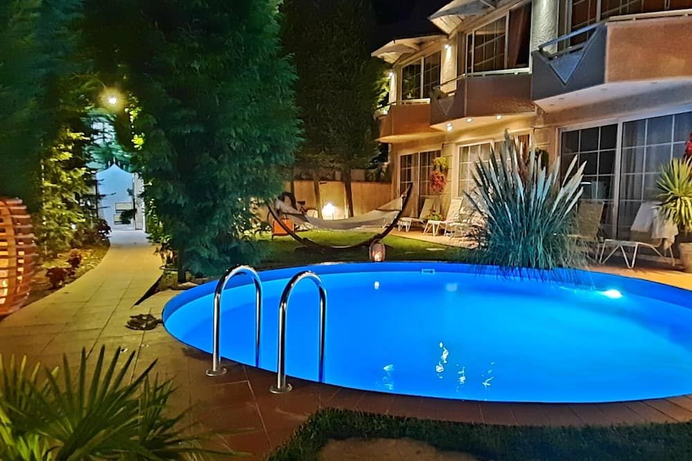 Aloha Apartments with pool - סקופיה - בריכה