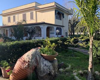 Villa Anna Guesthouse - Brindisi - Außenansicht