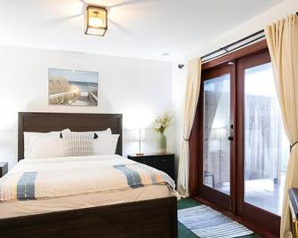 Maison Tofino - Private Oceanfront - Tofino - Bedroom