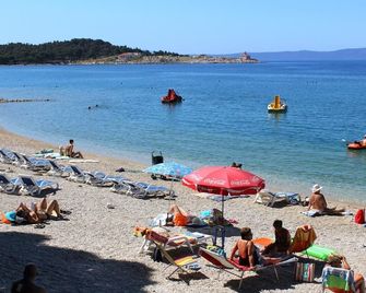 Apartments and rooms with parking space Makarska - 18028 - Макарска - Пляж