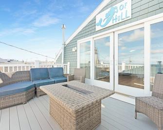 Mermaid Of Hull ~ Looking At Nantasket Beach ~ Events Allowed - Hull - Balcony
