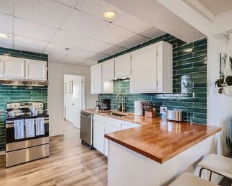 1000 Dollar Rebate if You Buy A Home in Denver - Lakewood - Kitchen