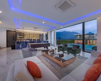 Panviman Villa, the luxury pool villa at Khao Yai - Mu Si - Pokój dzienny