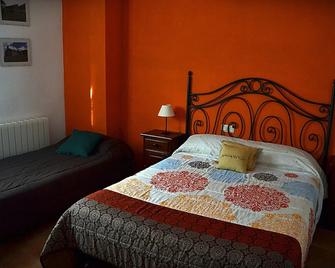 Hostal Mirall Rural - Puertomingalvo - Habitación
