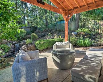 Beautiful Pet-Friendly Washougal Home with Fire Pit! - Washougal - Patio