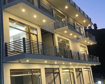 Surya Lake View Retreat - Chamba - Building