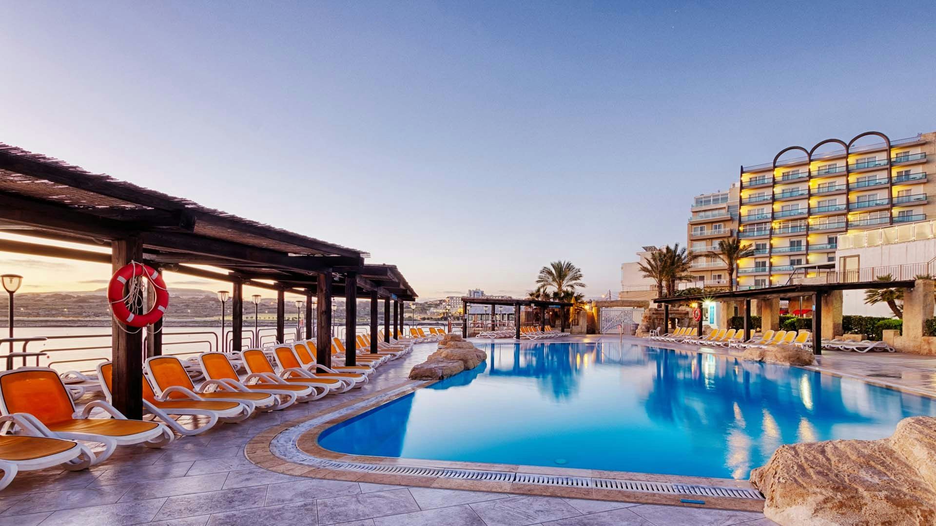 منتجع وسبا إيه إكس صني كوست