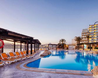 AX Sunny Coast Resort & Spa - Saint Paul’s Bay - Piscina